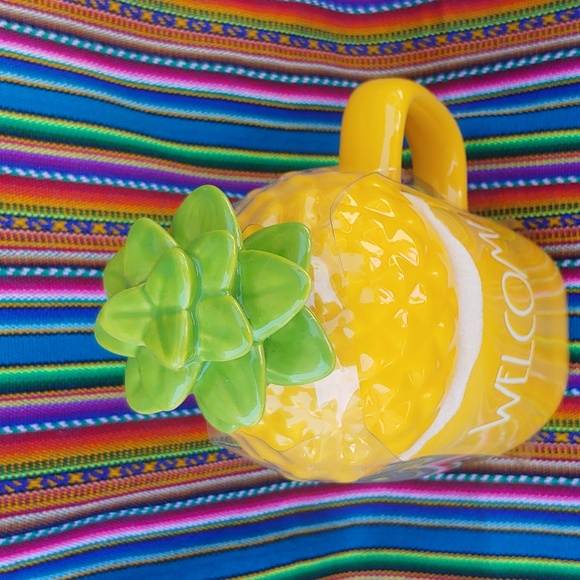 🍍Rae Dunn Ceramic Pineapple Welcome Coffee Tea Mug Yellow and Green NWT - Picture 3 of 9